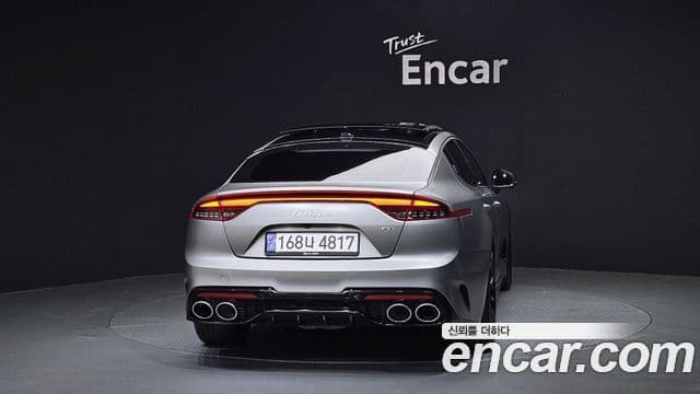 Kia Stinger 2023 — ფოტო 4/20