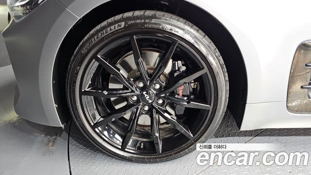 Kia Stinger 2023 — ფოტო 5/20