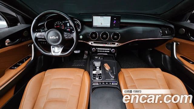 Kia Stinger 2023 — ფოტო 7/20