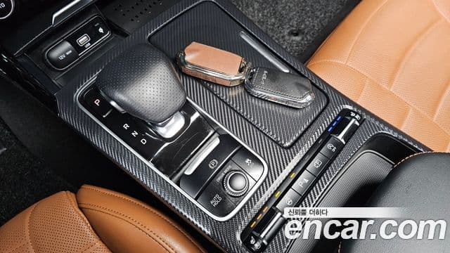 Kia Stinger 2023 — ფოტო 9/20