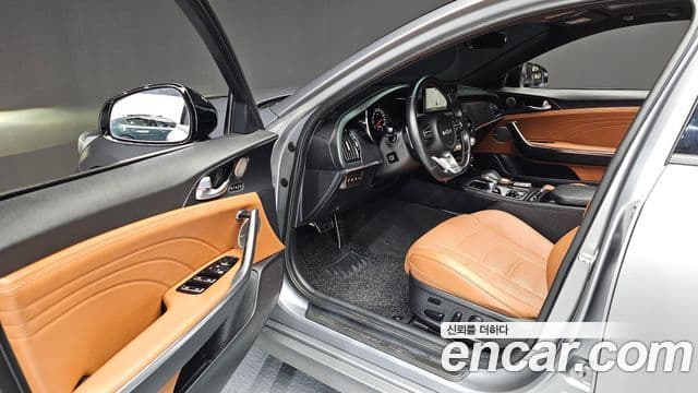 Kia Stinger 2023 — ფოტო 11/20