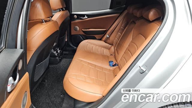 Kia Stinger 2023 — ფოტო 12/20
