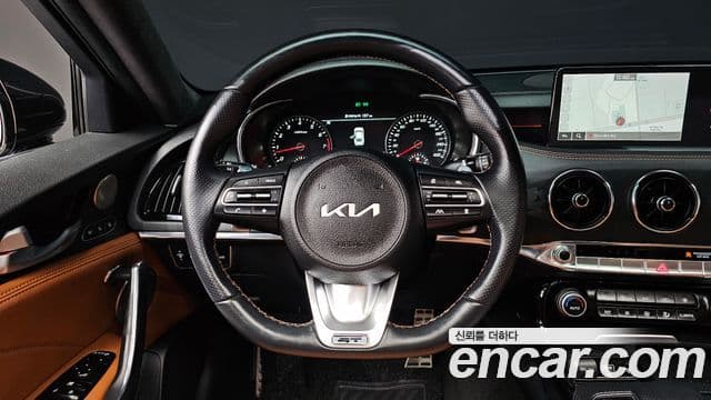 Kia Stinger 2023 — ფოტო 13/20