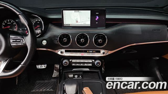 Kia Stinger 2023 — ფოტო 15/20