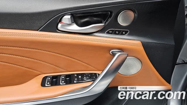 Kia Stinger 2023 — фото 17 из 20