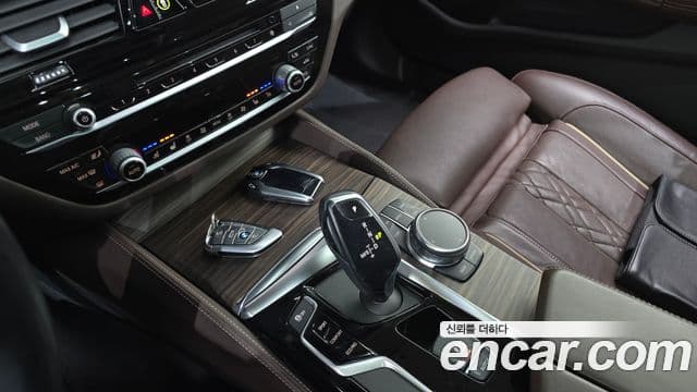 BMW 5 Series 2019 — Фото 9/20