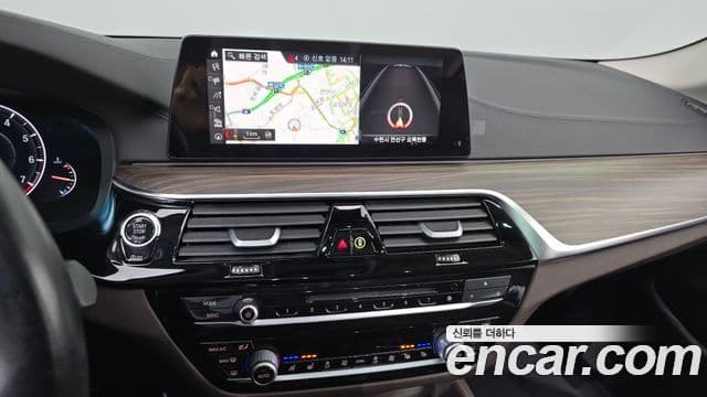 BMW 5 Series 2019 — Фото 14/20