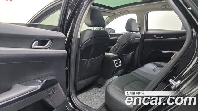Kia K5 2020 — ფოტო 17/20