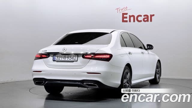 Mercedes-Benz E-Class 2022 — ფოტო 12/20