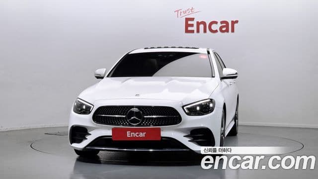 Mercedes-Benz E-Class 2022 — ფოტო 13/20