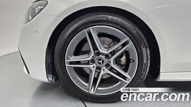Mercedes-Benz E-Class 2022 — ფოტო 20/20