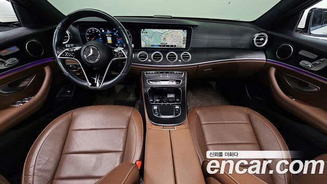 Mercedes-Benz E-Class 2022 — ფოტო 18/20