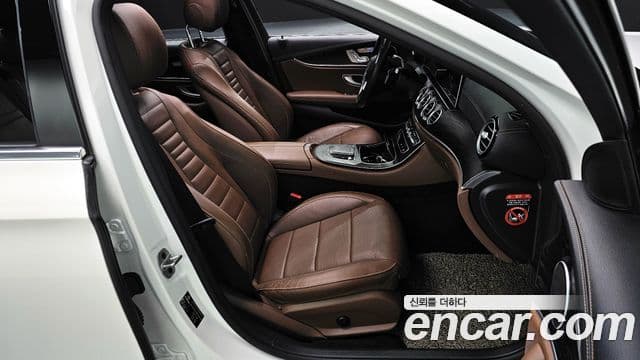 Mercedes-Benz E-Class 2022 — ფოტო 10/20