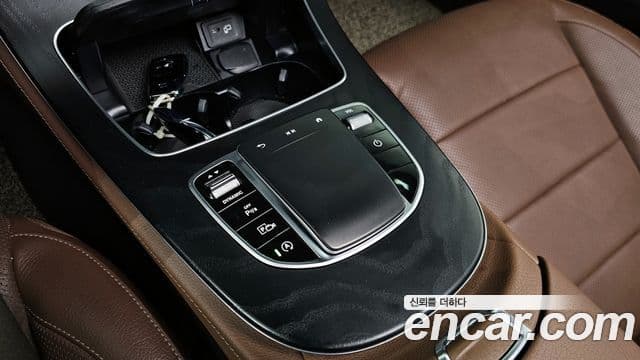 Mercedes-Benz E-Class 2022 — ფოტო 19/20