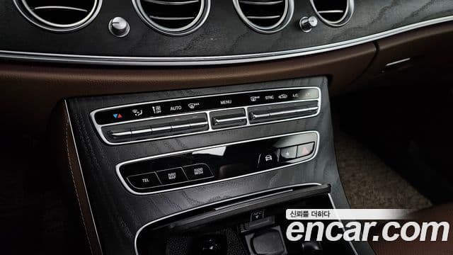 Mercedes-Benz E-Class 2022 — ფოტო 5/20