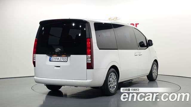 Hyundai Staria 2021 — ფოტო 2/20