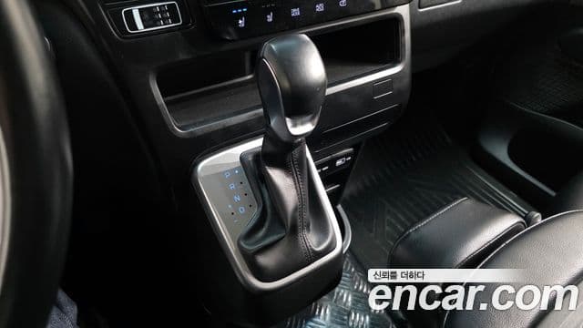 Hyundai Staria 2021 — ფოტო 9/20
