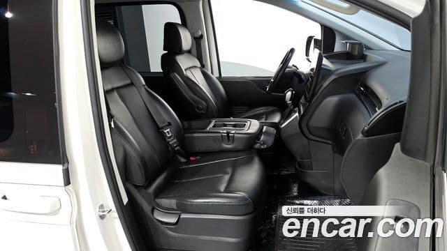 Hyundai Staria 2021 — ფოტო 11/20