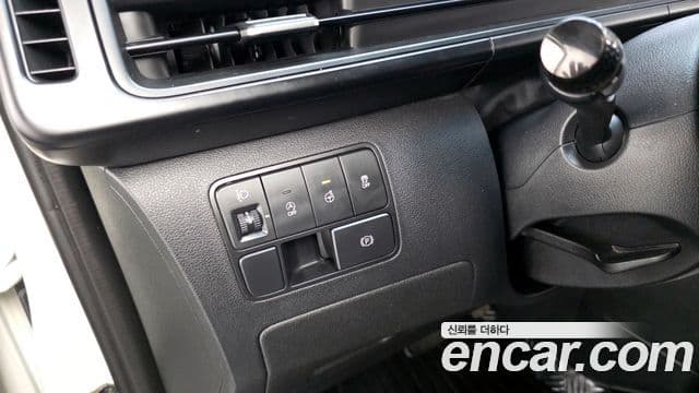 Hyundai Staria 2021 — ფოტო 18/20