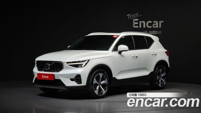 Volvo XC40 2023 — ფოტო 1/20