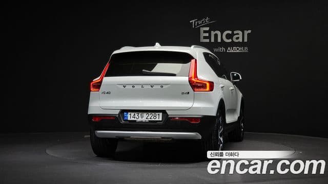 Volvo XC40 2023 — ფოტო 4/20