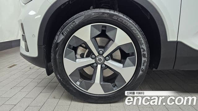 Volvo XC40 2023 — ფოტო 5/20