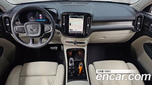 Volvo XC40 2023 — ფოტო 7/20