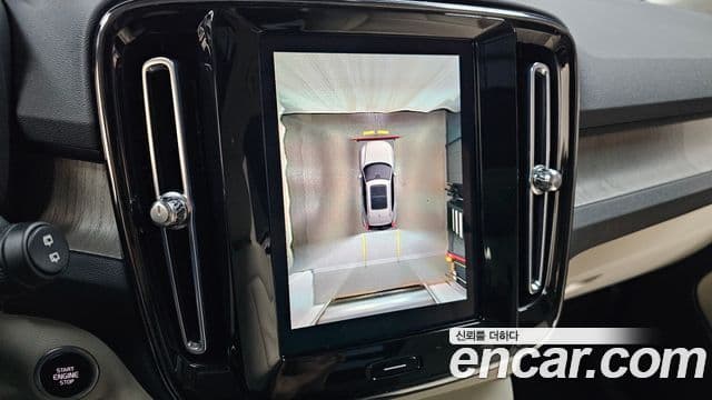 Volvo XC40 2023 — ფოტო 15/20