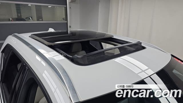 Volvo XC40 2023 — ფოტო 19/20
