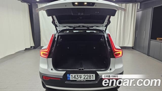 Volvo XC40 2023 — ფოტო 20/20