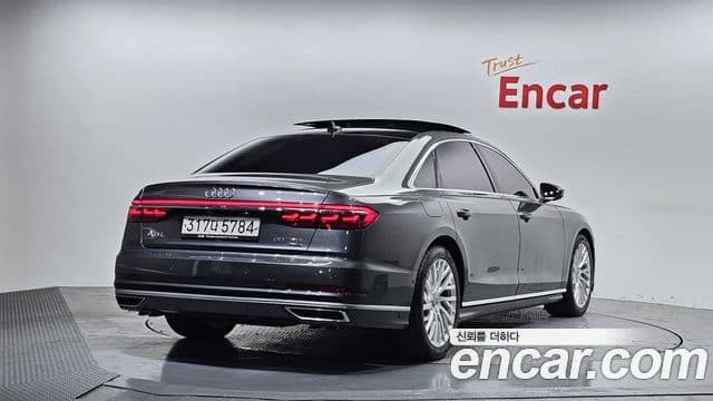 Audi A8 2019 — ფოტო 2/20