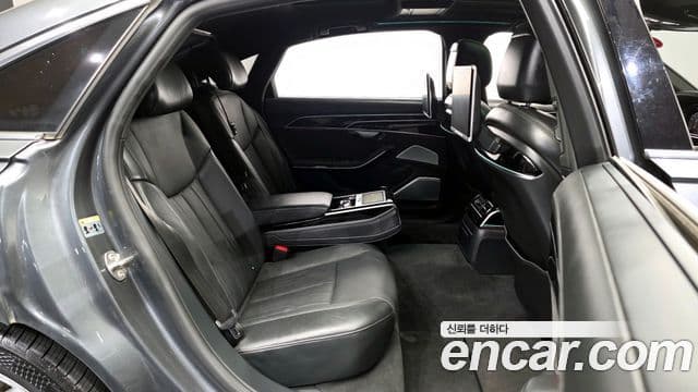 Audi A8 2019 — ფოტო 12/20