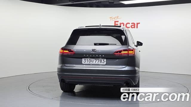 Volkswagen Touareg 2020 — ფოტო 4/20