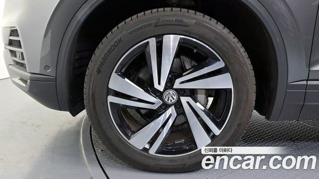 Volkswagen Touareg 2020 — ფოტო 2/20