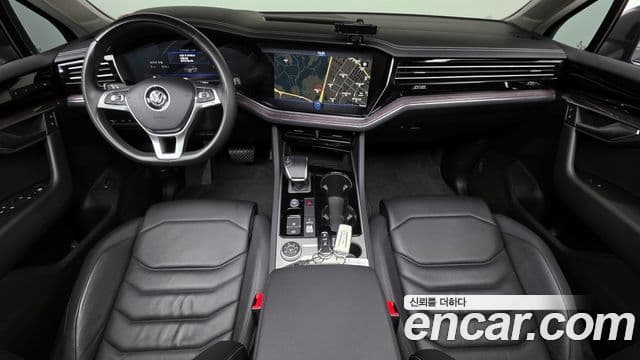 Volkswagen Touareg 2020 — ფოტო 11/20