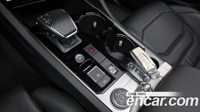 Volkswagen Touareg 2020 — ფოტო 7/20