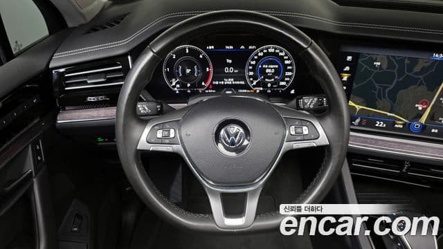 Volkswagen Touareg 2020 — ფოტო 8/20