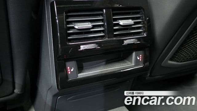 Volkswagen Touareg 2020 — ფოტო 18/20