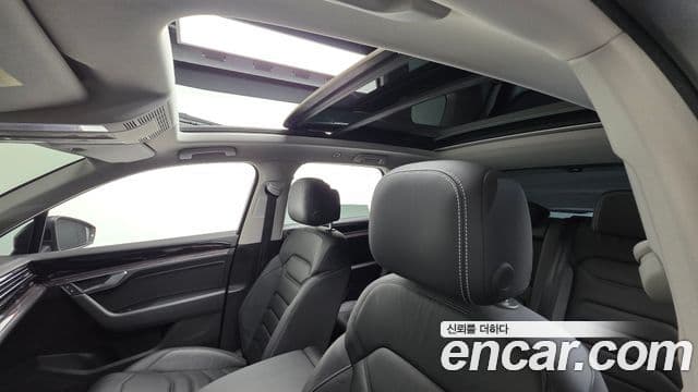Volkswagen Touareg 2020 — ფოტო 5/20