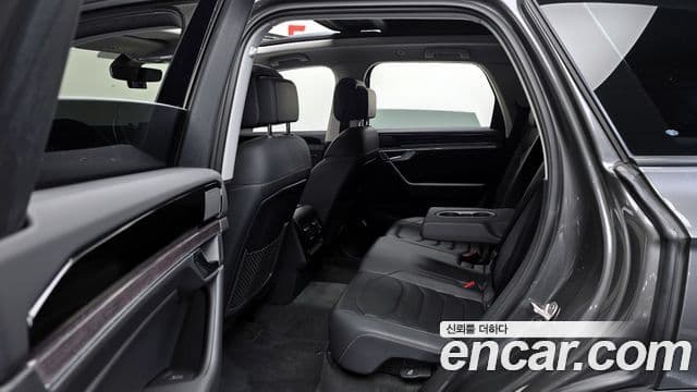 Volkswagen Touareg 2020 — ფოტო 17/20
