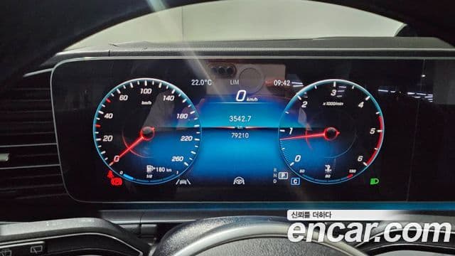 Mercedes-Benz GLE-Class 2021 — Şəkil 16/20