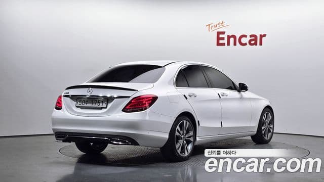 Mercedes-Benz C-Class 2018 — Şəkil 16/20