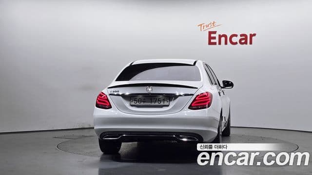 Mercedes-Benz C-Class 2018 — Şəkil 18/20