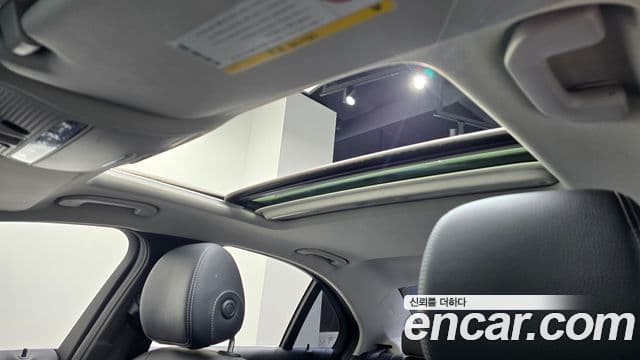 Mercedes-Benz C-Class 2018 — Şəkil 17/20