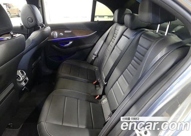 Mercedes-Benz E-Class 2021 — Şəkil 18/20