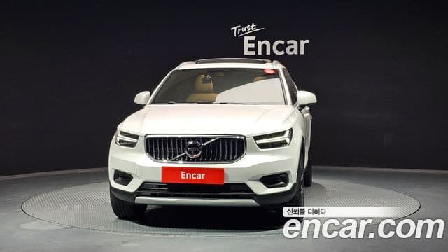 Volvo XC40 2020 — Фото 1/20