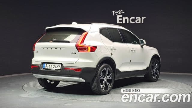 Volvo XC40 2020 — Фото 3/20