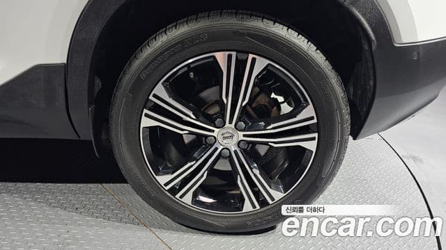 Volvo XC40 2020 — Фото 4/20