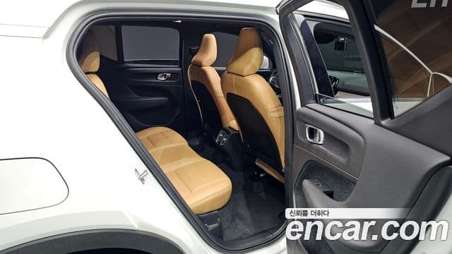 Volvo XC40 2020 — Фото 11/20