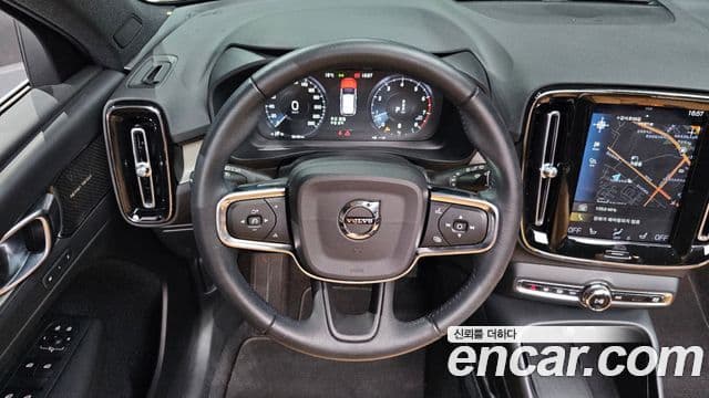 Volvo XC40 2020 — Фото 13/20